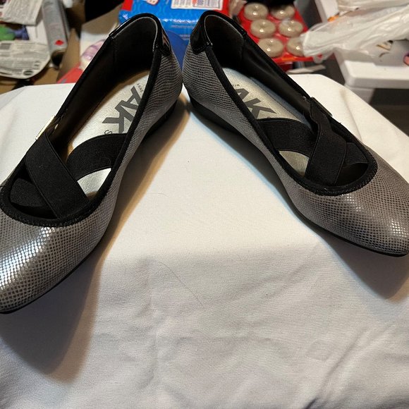 Anne Klein Grey Shoes - Picture 3 of 4